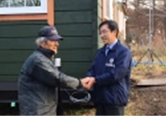 安平町長と入居者